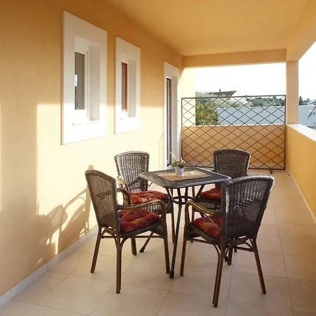 Apartment Zara Razanj