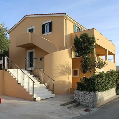 Apartment Zara Razanj