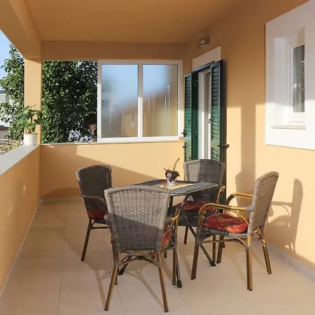 Apartment Zara Razanj